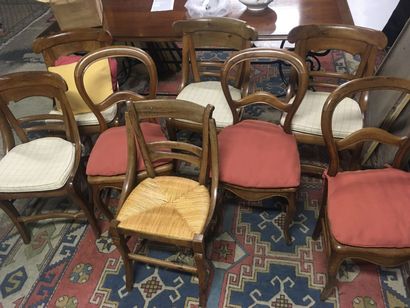 Ensemble de 8 chaises paillées, (2 modèl...