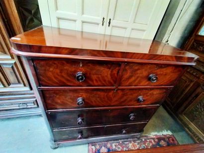 Haute commode années 50 plaquée acajou, ouvrant...