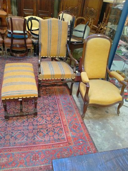 Ensemble composé d'un fauteuil et sa banquette....
