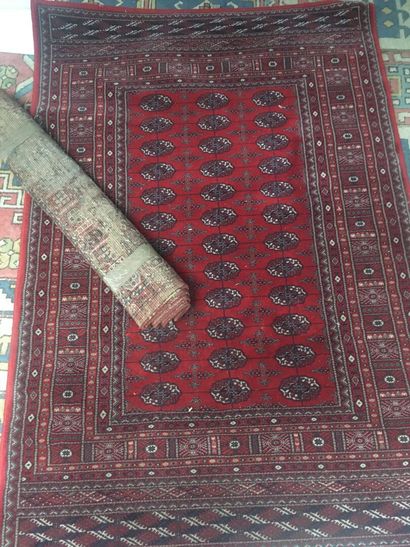Tapis orientale mécanique 185 x 125cm

on...