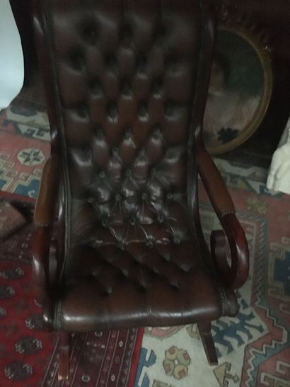 Rocking chair capitonné, accotoirs à crosse....
