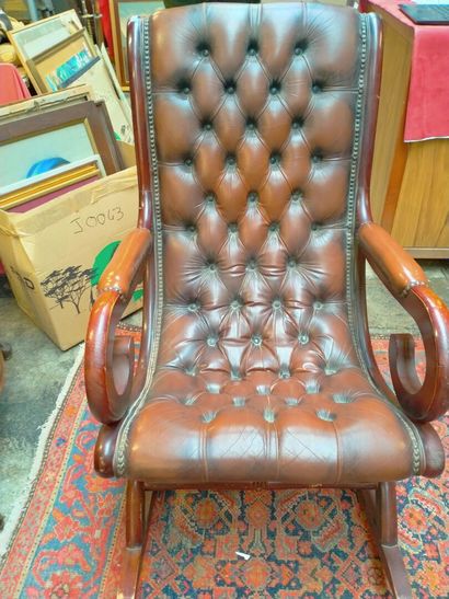 Rocking chair capitonné, accotoirs à crosse....
