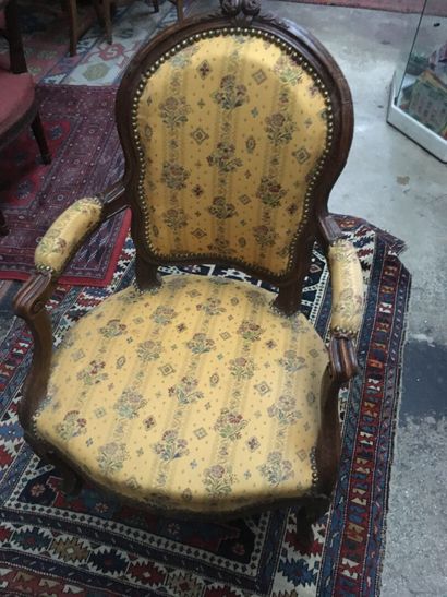 Fauteuil médaillon style Louis XV,