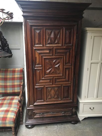Armoire Louis XIII à pointes de diamants,...