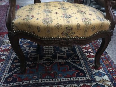Fauteuil médaillon style Louis XV,