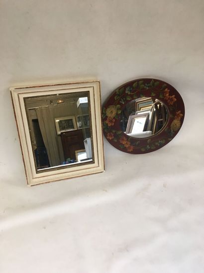 ensemble composé de 2 petits miroirs, un...