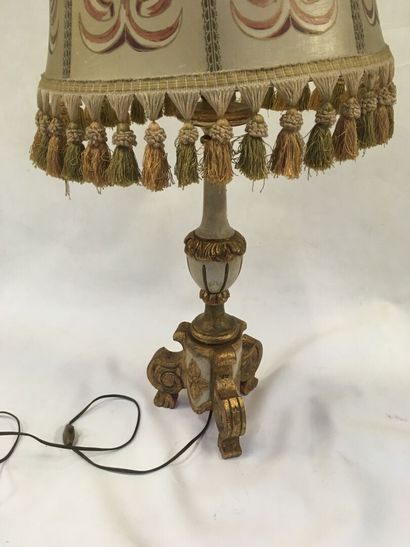 Lampe en bois polychrome dans le gout XVIIIe...
