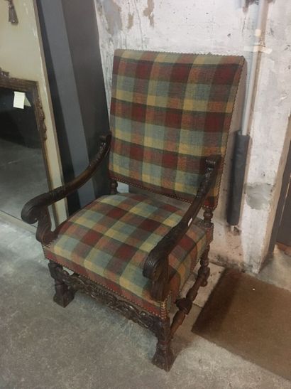 Paire de grands fauteuils style Louis XIII...
