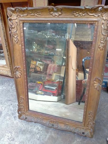 Miroir à décor de fleurs, début XXe, 80 x...