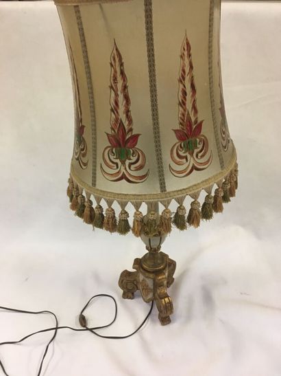 Lampe en bois polychrome dans le gout XVIIIe...