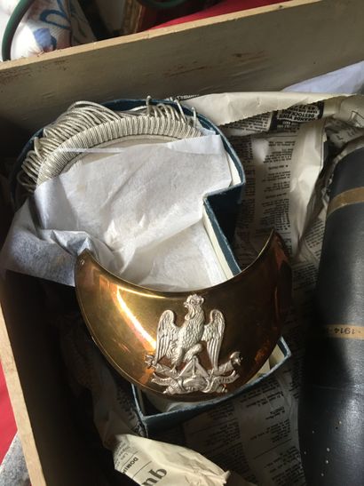 MILITARIA, ensemble composé d'un chacot de...