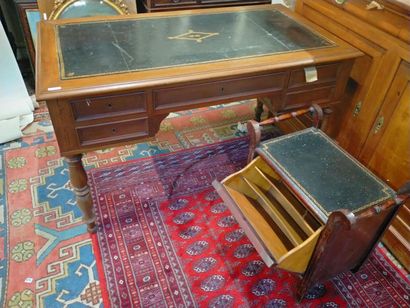 Bureau pieds à étranglement dessus cuir noir,...