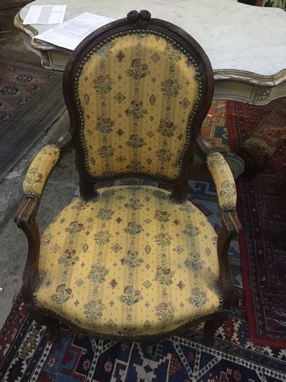 Fauteuil médaillon style Louis XV,