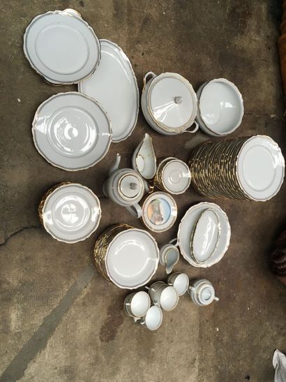 L'ARCHEVEQUE Porcelaine de Sologne. Service...