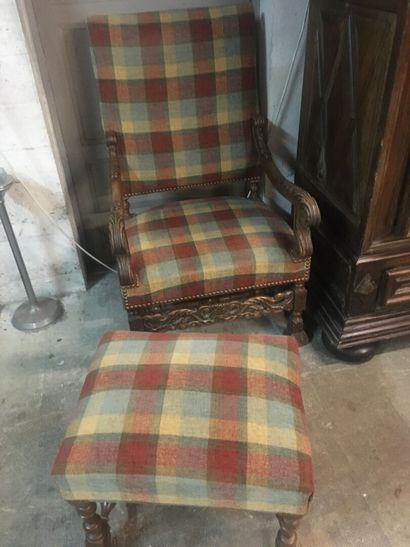 Paire de grands fauteuils style Louis XIII...