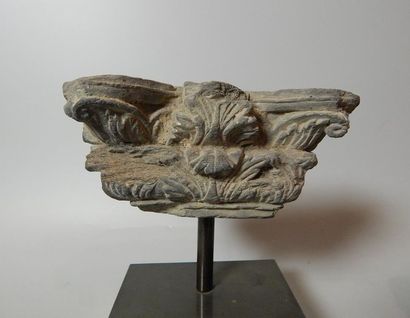 Haut de colonne en schiste. H : 8 cm. (Gandhara....