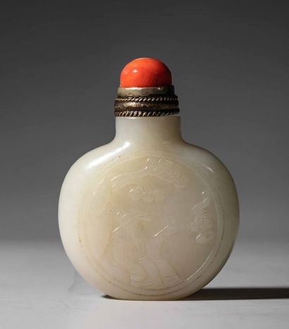 Tabatière gravée en jade. Chine, fin XIXe...