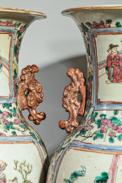 Paire de vases Canton en porcelaine, à décor...