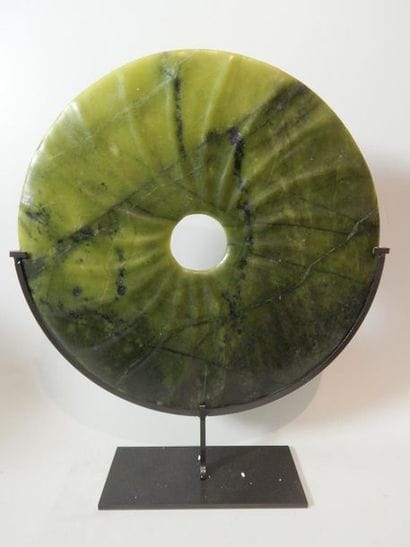 Disque “Pi” en jadéite. Chine. D : 30 cm