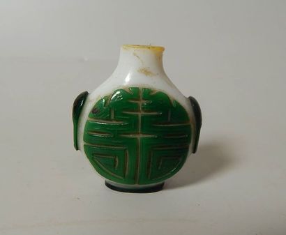 Tabatière en pâte de verre overlay verte...