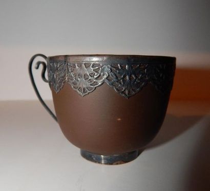 Coupe en grès de Yixing, monture et anse...