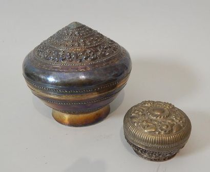 Deux boîtes en argent. Birmanie, début XXe...