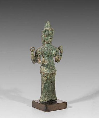 Vishnu en bronze. Bayon, XIIe s. H : 13 ...