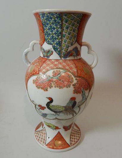 Vase en porcelaine Arita. Japon, fin XIXe...