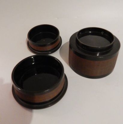Double boîte en laque noire et brune. Japon,...