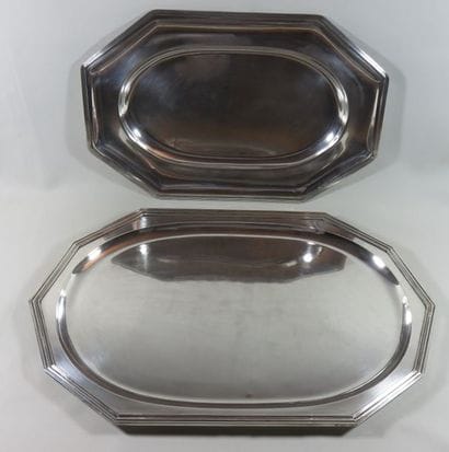 Lot de 2 Grands Plats en métal argenté, le...