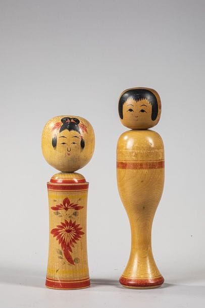 KOKESHI

Lot de 2 poupées en bois polychrome...