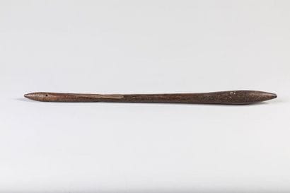 Massue de jet / Throwing club

Elle est en...