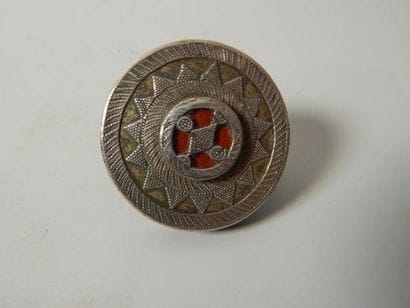 Bague en métal argenté, de forme ronde à...