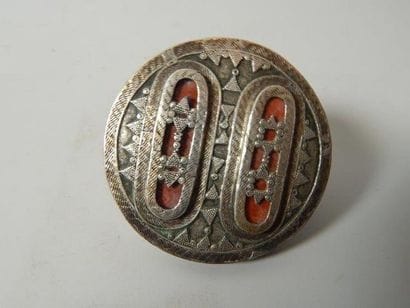 Bague en métal argenté, de forme ronde à...