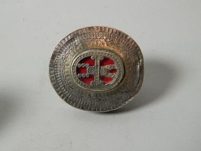 Bague en métal argenté, de forme ronde à...