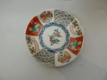 Coupe à anses ajourées en porcelaine à décor...