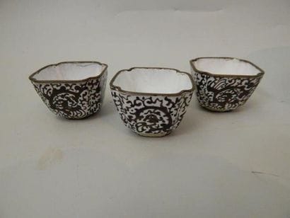 Trois coupes quadrilobées en cuivre émaillé...