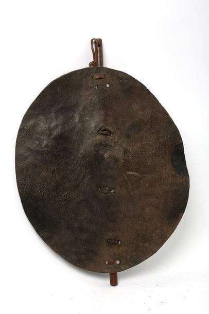 Bouclier Dinka, Soudan

Cuir, bois

H. 58...