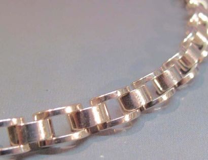 BOUCHERON
Collier tour de cou en or gris....