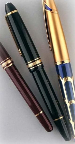 MONT-BLANC
Stylo plume en résine noire, plume...