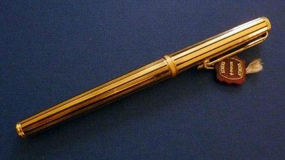 PARKER
Stylo plume en métal doré, plume en...