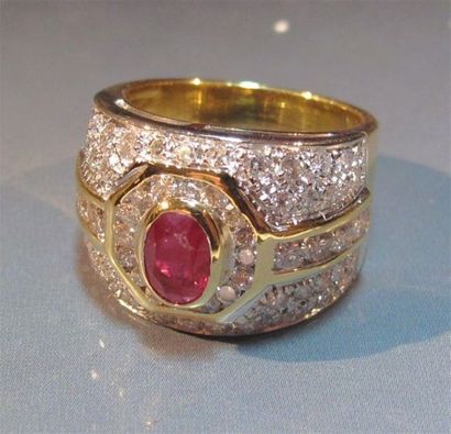 Bague bandeau en or deux tons centrée d'un...