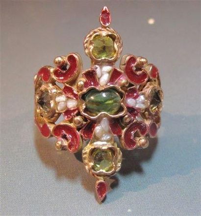 Bague à décor feuillagé émaillé sertie de...