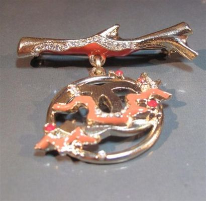 CHANEL
Broche branche de corail en métal...