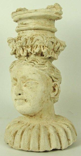 Haut de vase au col en forme de tête féminine....
