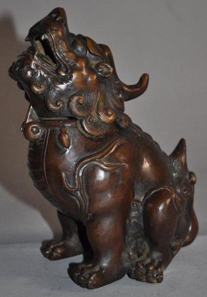 Petit brûle-parfum en bronze représentant...