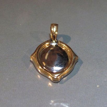 CARTIER
Pendentif médaillon “Candide ” en...