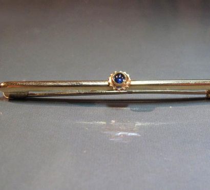 CARTIER
Broche barrette en or jaune 18K serti...