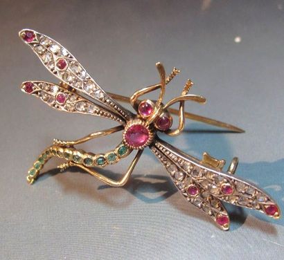 Broche libellule en or 18 K et argent, sertie...