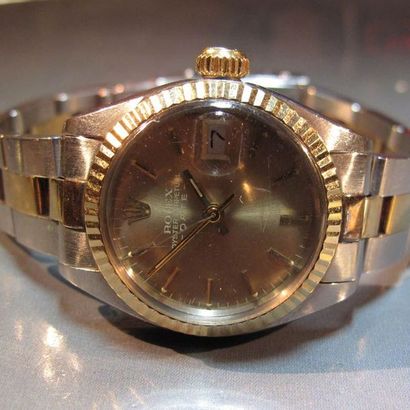 ROLEX
Montre bracelet “ Lady Date ” or 18...